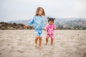 Kids tie dye sweater and shorts in light blue and fuchsia pink. 